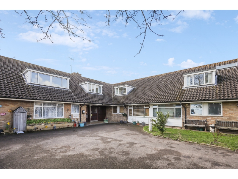 Ground floor Bedsit retirement housing scheme available to rent in Leatherhead, KT22 7RW