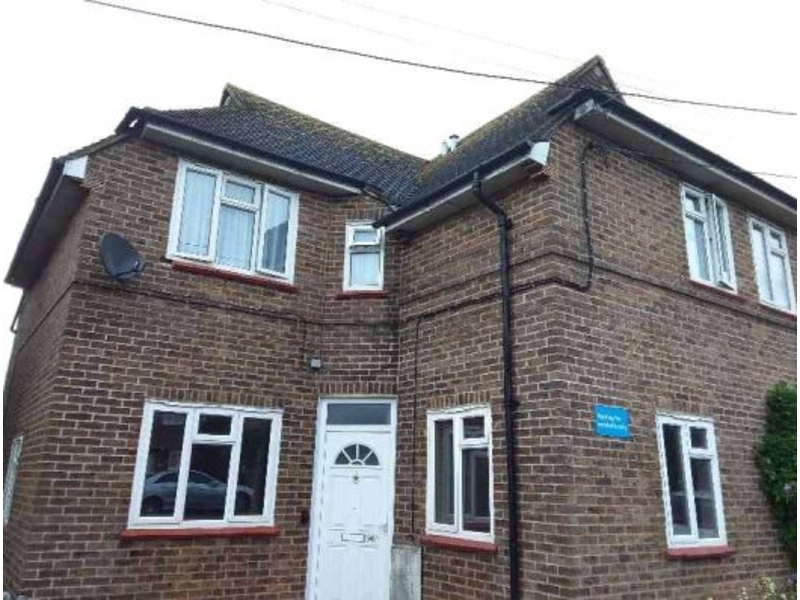 For Rent in Burgess Hill, 1 bedroom ground floor flat