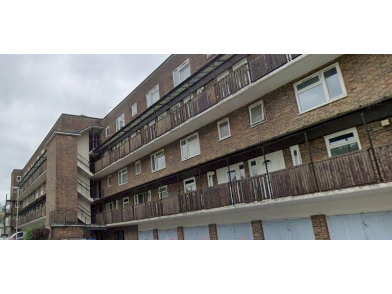 For Rent in East Grinstead, West Sussex. Studio, 2nd Floor Flat