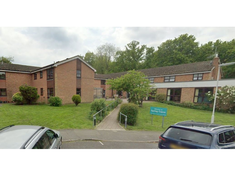 For Rent in East Grinstead, 1 Bedroom First Floor Flat Independent