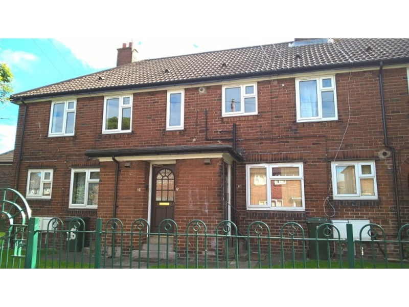 For Rent in Carden Road, Bradford. Studio, First Floor Flat.
