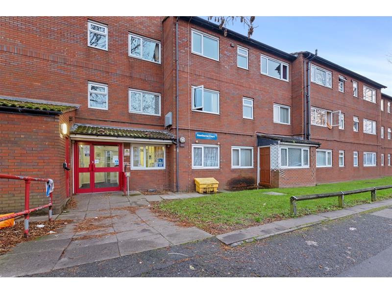Clarion Housing is pleased to offer a Retirement Sheltered Scheme –  1 bedroom ground floor flat suitable for an applicant 55 or over – includes a Wet Room