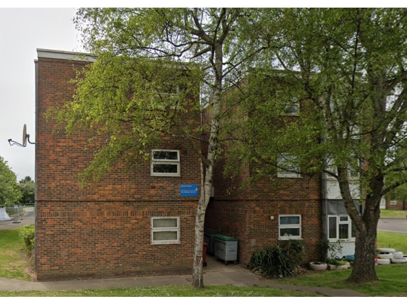 Two bedroom second floor flat to rent in Chichester