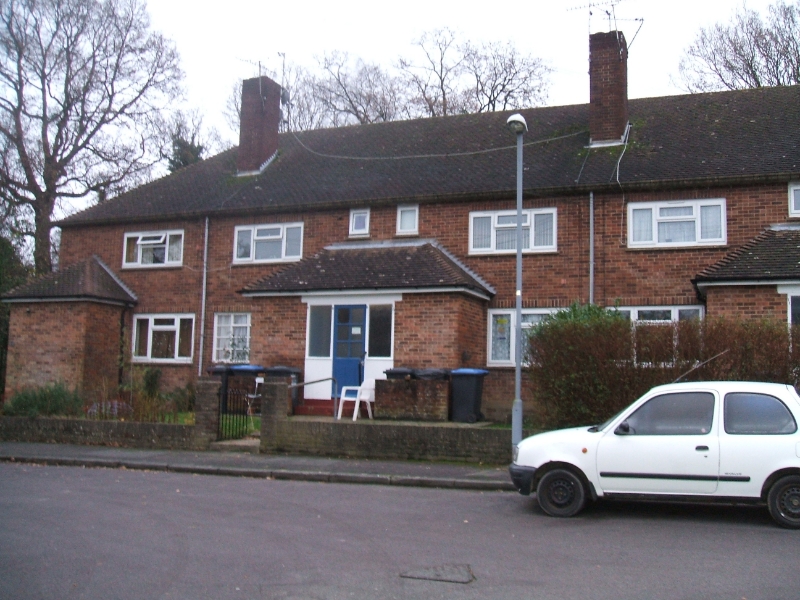 To rent is this 1st Floor studio bedsit in East Grinstead, RH19 2AG